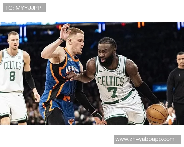 杰伦布朗半场表现惊艳10投8中三分命中率高达80砍下22分引领球队奋勇争先